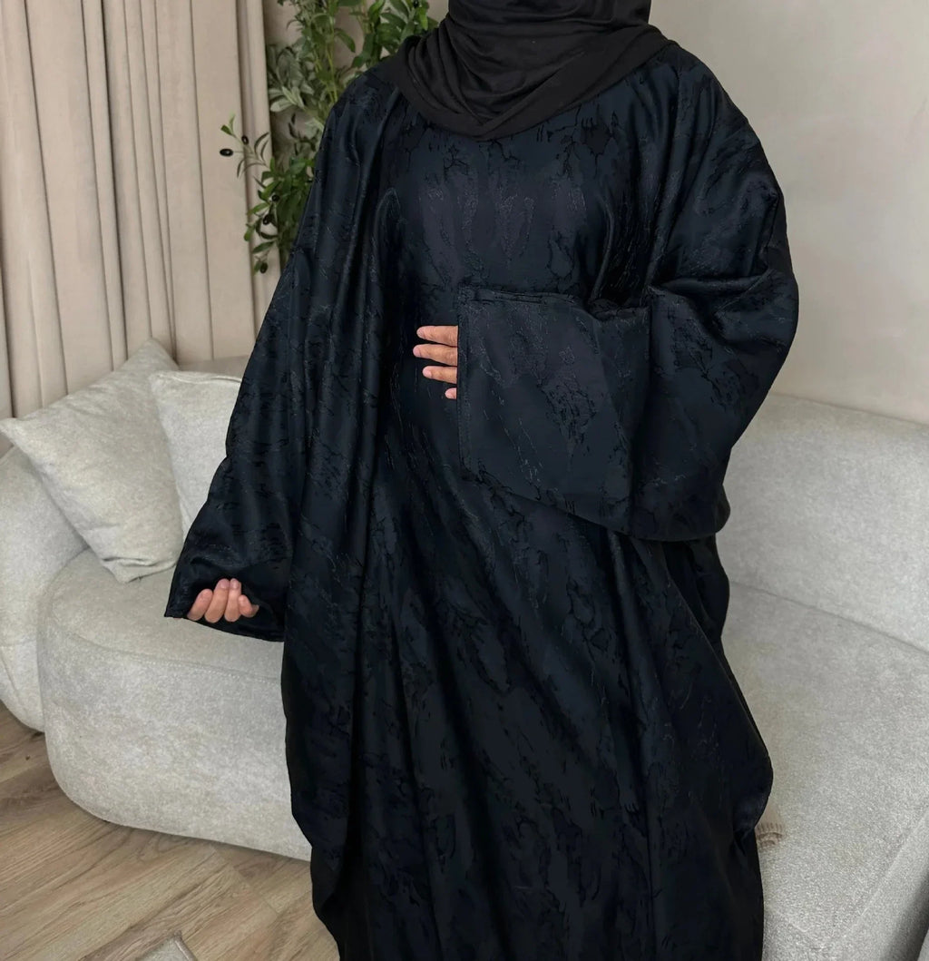 LM089 Ensemble Abaya Papillon Hira | Robe de Prière Jacquard Khaleeji Manches Chauve-Souris avec Hijab