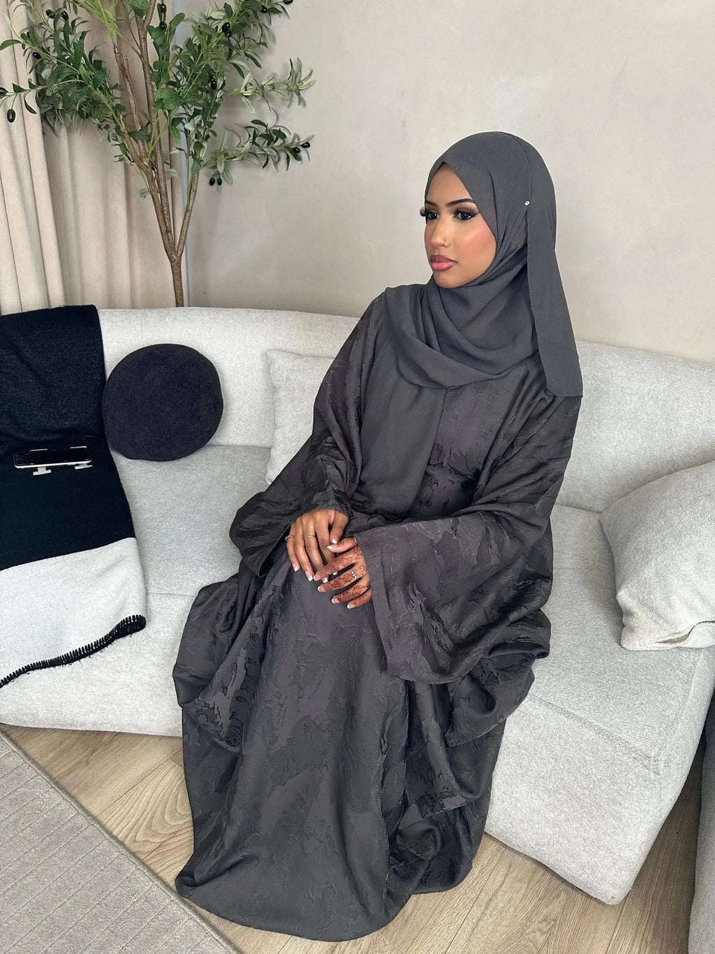 LM089 Ensemble Abaya Papillon Hira | Robe de Prière Jacquard Khaleeji Manches Chauve-Souris avec Hijab