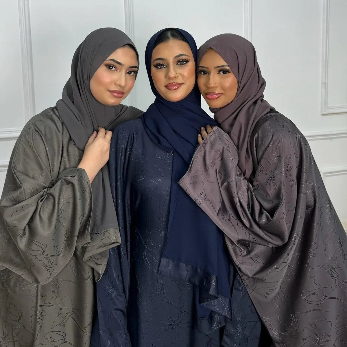 LM090 Abaya Papillon Jacquard avec Hijab | Design Floral Luxueux Manches Chauve-Souris