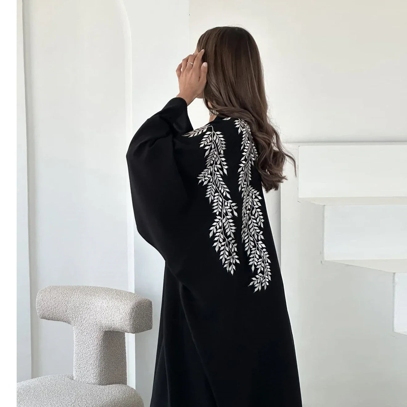 LM094 Abaya Brodée Manches Chauve-Souris | Robe Kaftan Luxe Khaleeji pour Femmes
