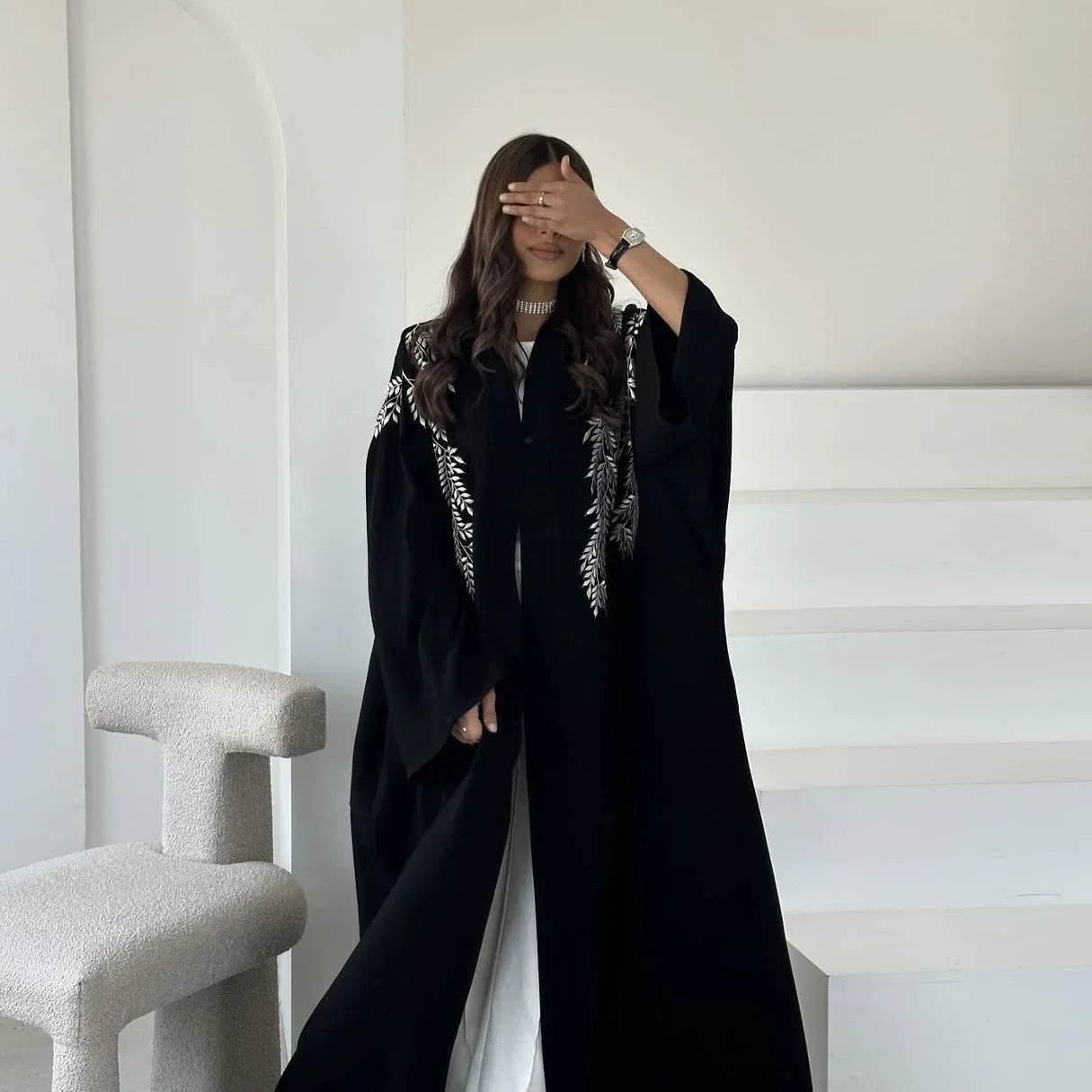 LM094 Abaya Brodée Manches Chauve-Souris | Robe Kaftan Luxe Khaleeji pour Femmes