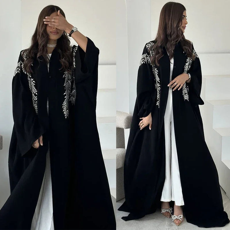 LM094 Abaya Brodée Manches Chauve-Souris | Robe Kaftan Luxe Khaleeji pour Femmes