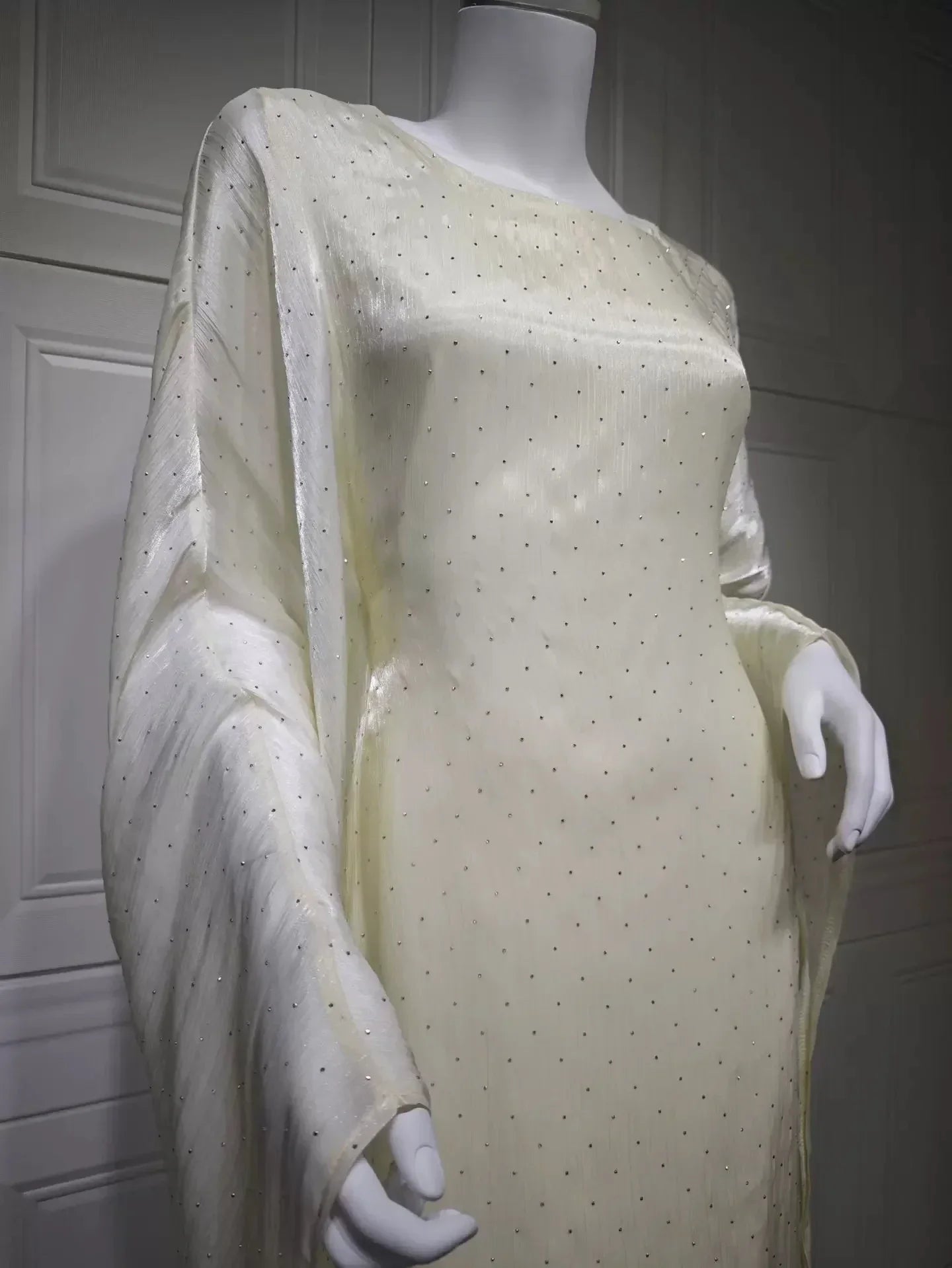 LM096 Ensemble Abaya Papillon Strass Aïd avec Fond de Robe | Kaftan Manches Chauve-Souris Ramadan & Iftar