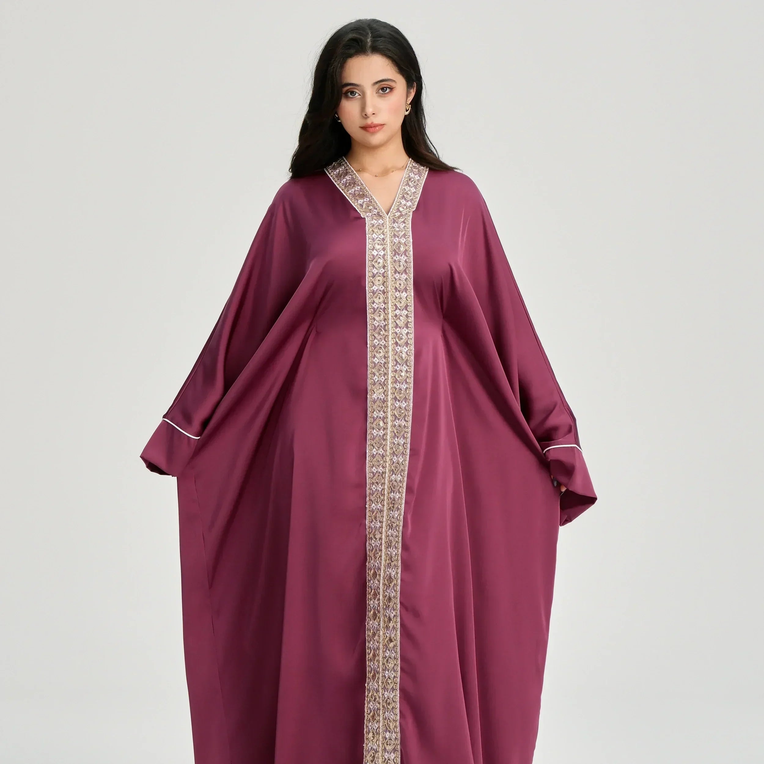 LM122 Kaftan Abaya Dentelle Dorée avec Ceinture Intérieure – Robe Maxi Khaleeji Modeste pour Aïd & Événements Formels