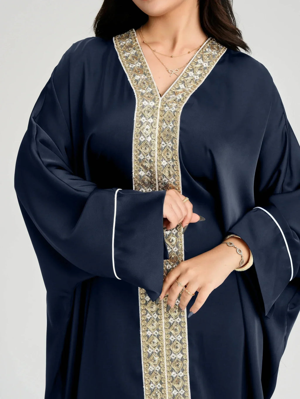 LM122 Kaftan Abaya Dentelle Dorée avec Ceinture Intérieure – Robe Maxi Khaleeji Modeste pour Aïd & Événements Formels