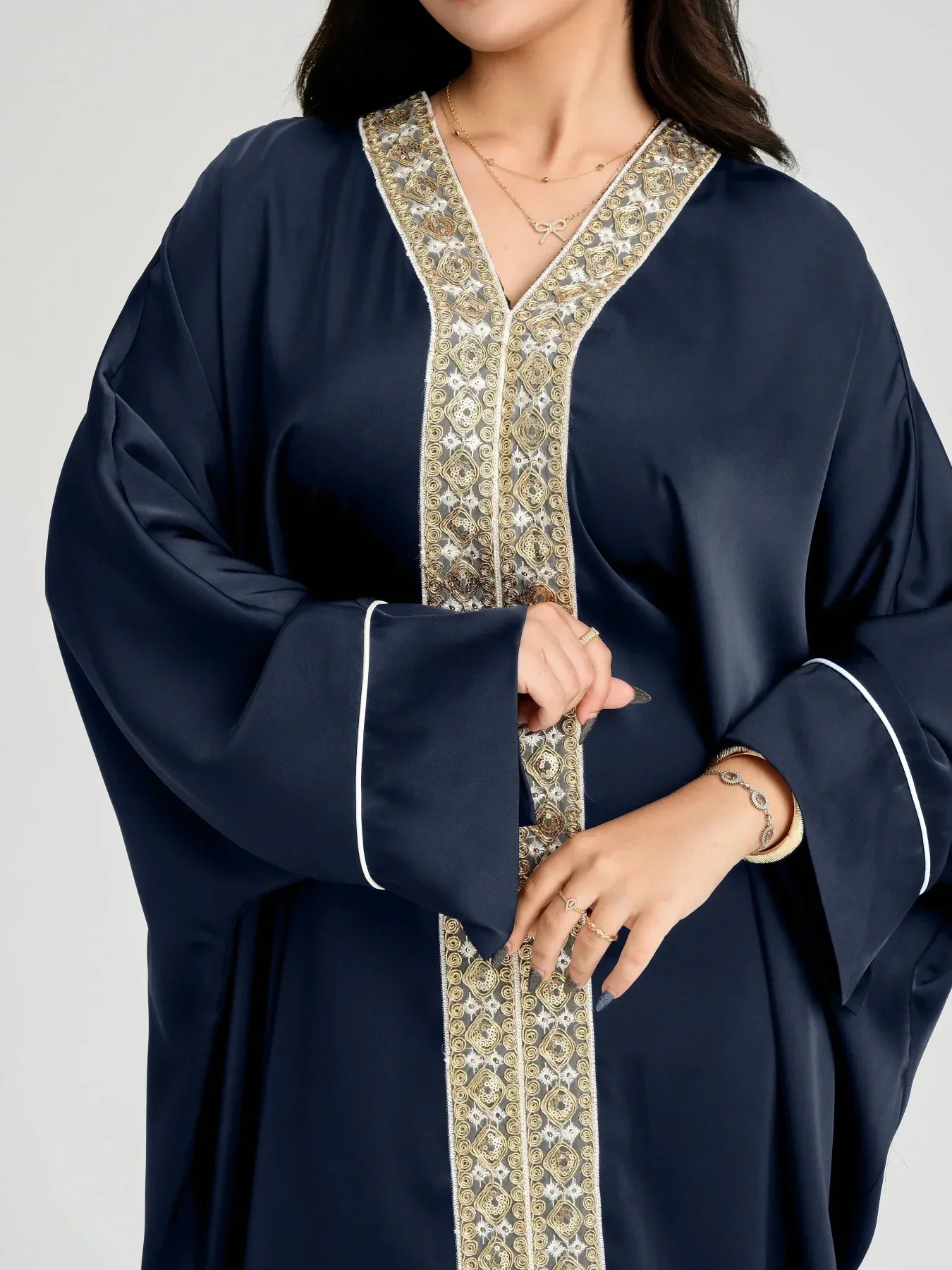 LM122 Kaftan Abaya Dentelle Dorée avec Ceinture Intérieure – Robe Maxi Khaleeji Modeste pour Aïd & Événements Formels
