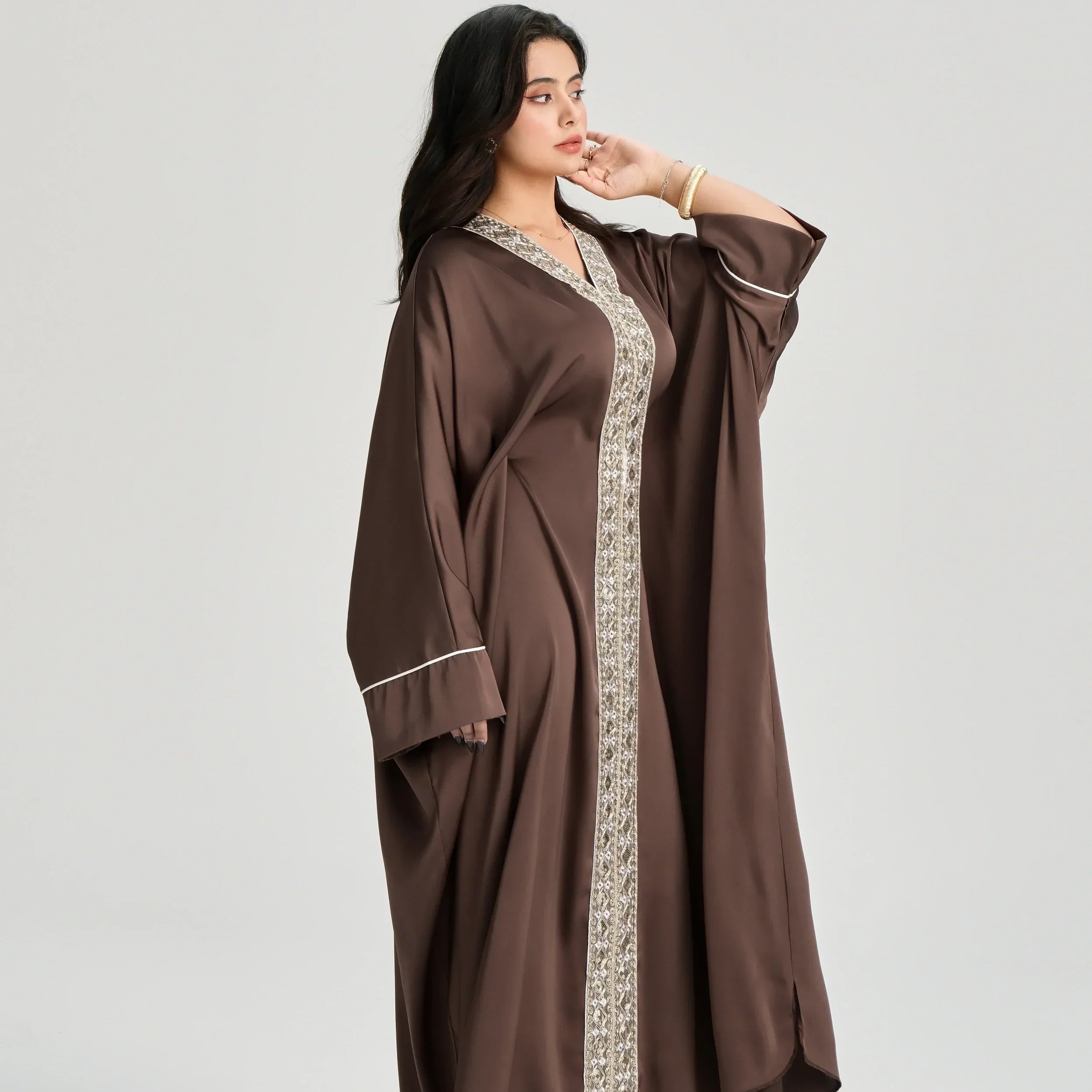 LM122 Kaftan Abaya Dentelle Dorée avec Ceinture Intérieure – Robe Maxi Khaleeji Modeste pour Aïd & Événements Formels
