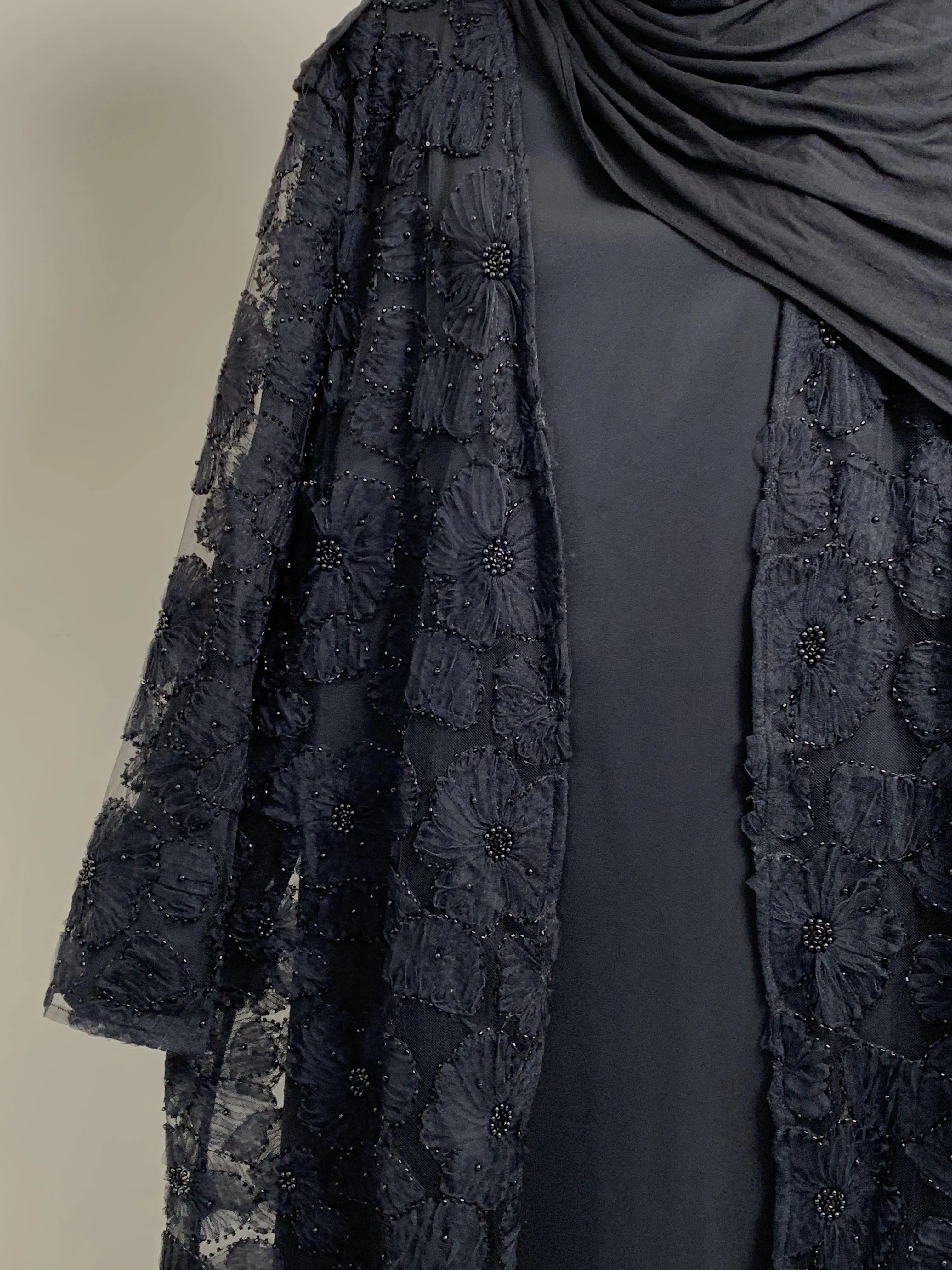 LM126 Ensemble Abaya 3 Pièces Perles Élégant – Kimono Floral, Robe Intérieure & Foulard Assorti