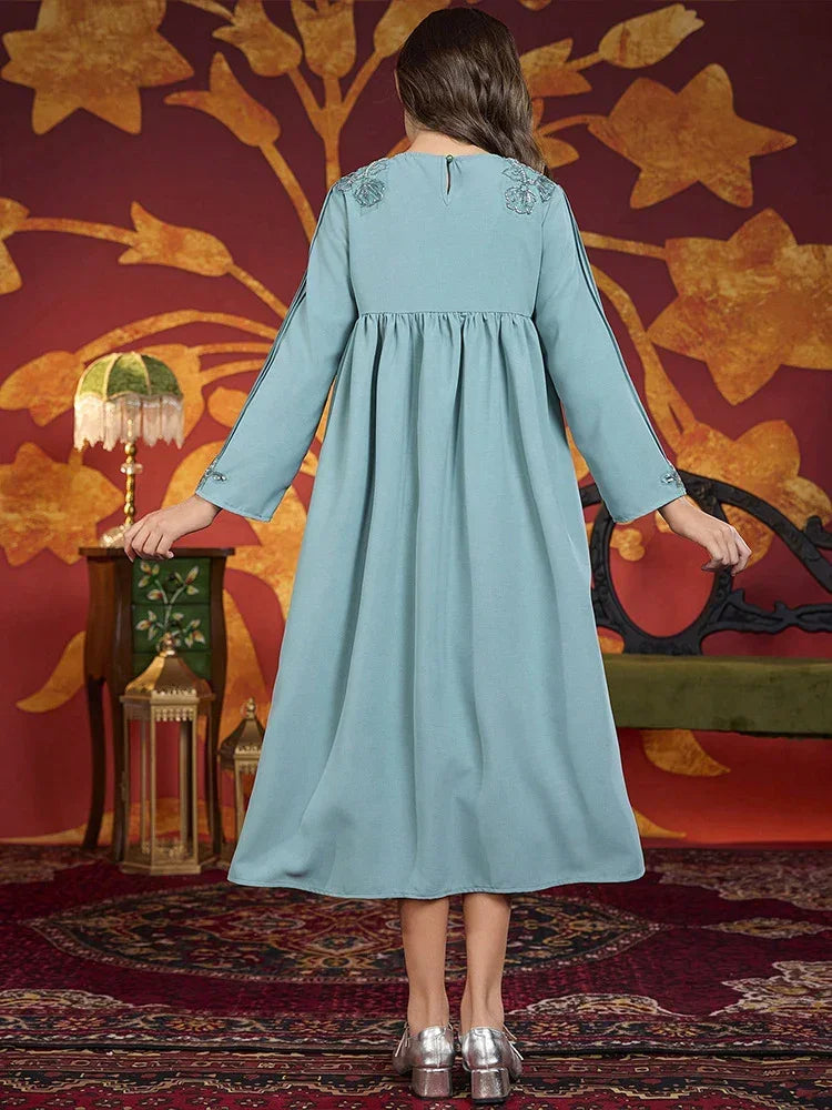 LM219 Robe Aïd Filles – Col V Orné, Robe de Fête Modeste Manches Longues (8–12 ans)