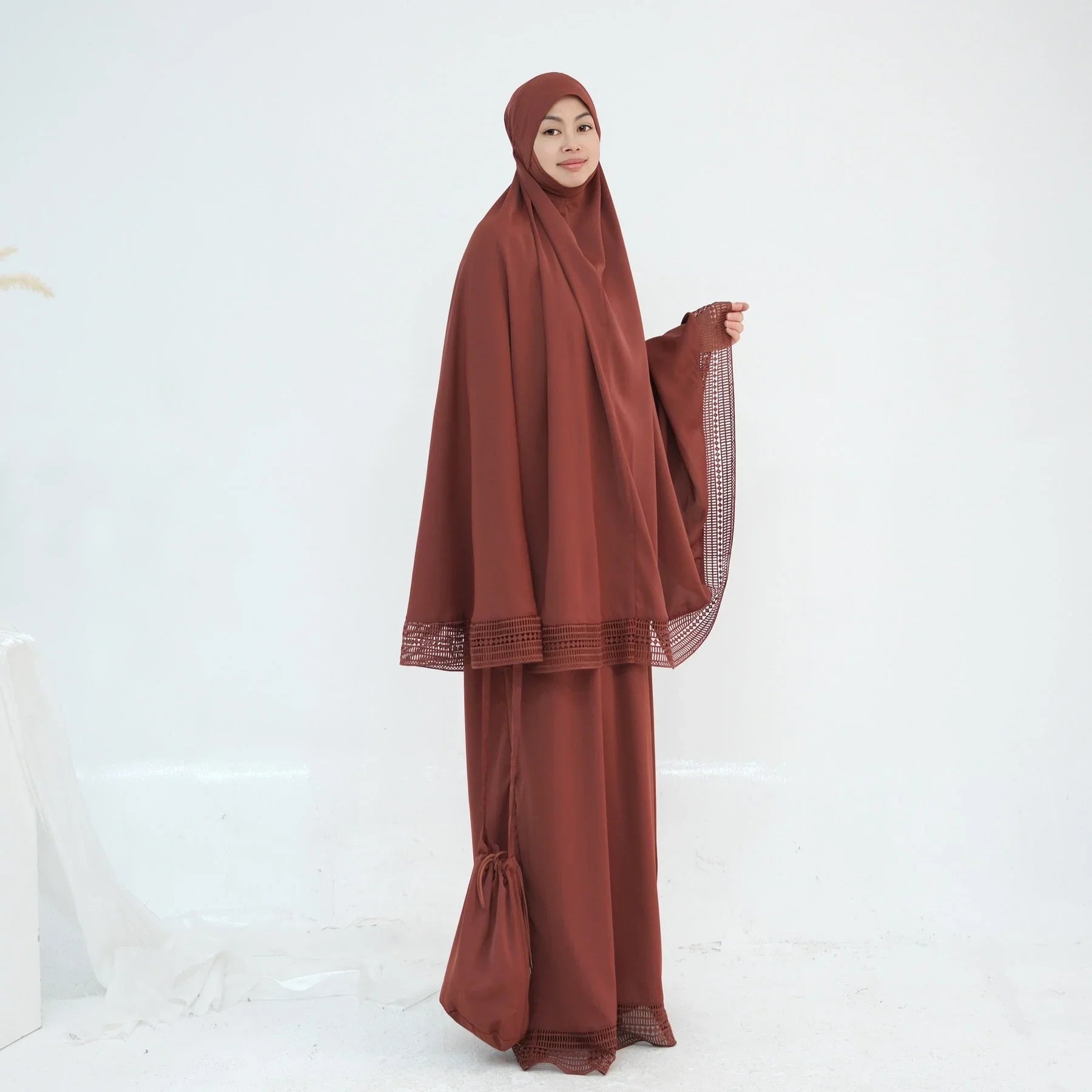 LM300 Ensemble Khimar de Prière – Tenue Modeste 4 Pièces avec Bordure en Dentelle