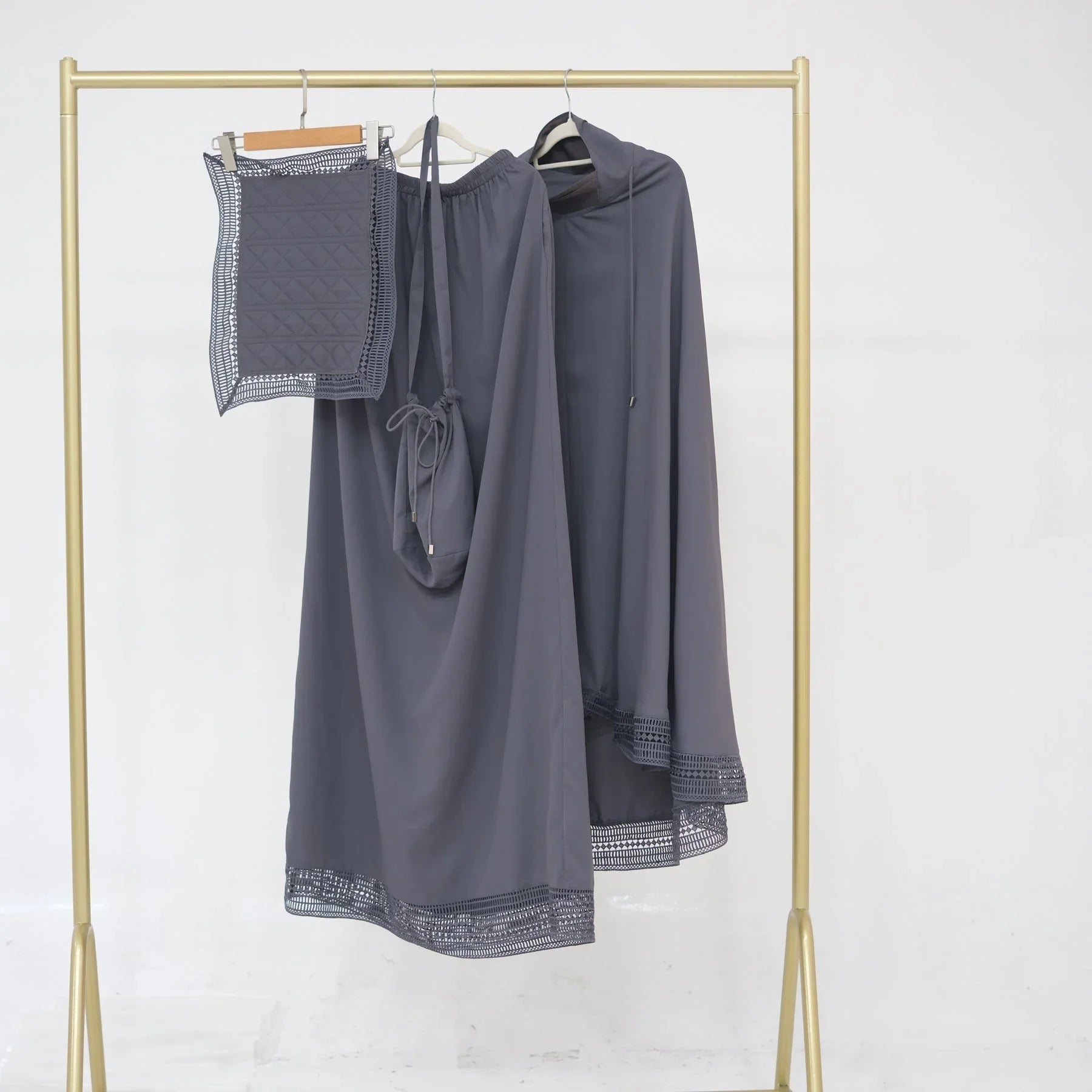 LM300 Ensemble Khimar de Prière – Tenue Modeste 4 Pièces avec Bordure en Dentelle