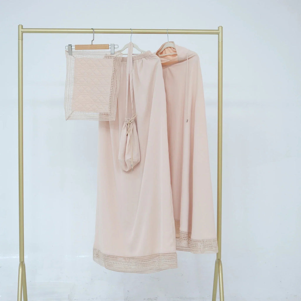 LM300 Ensemble Khimar de Prière – Tenue Modeste 4 Pièces avec Bordure en Dentelle