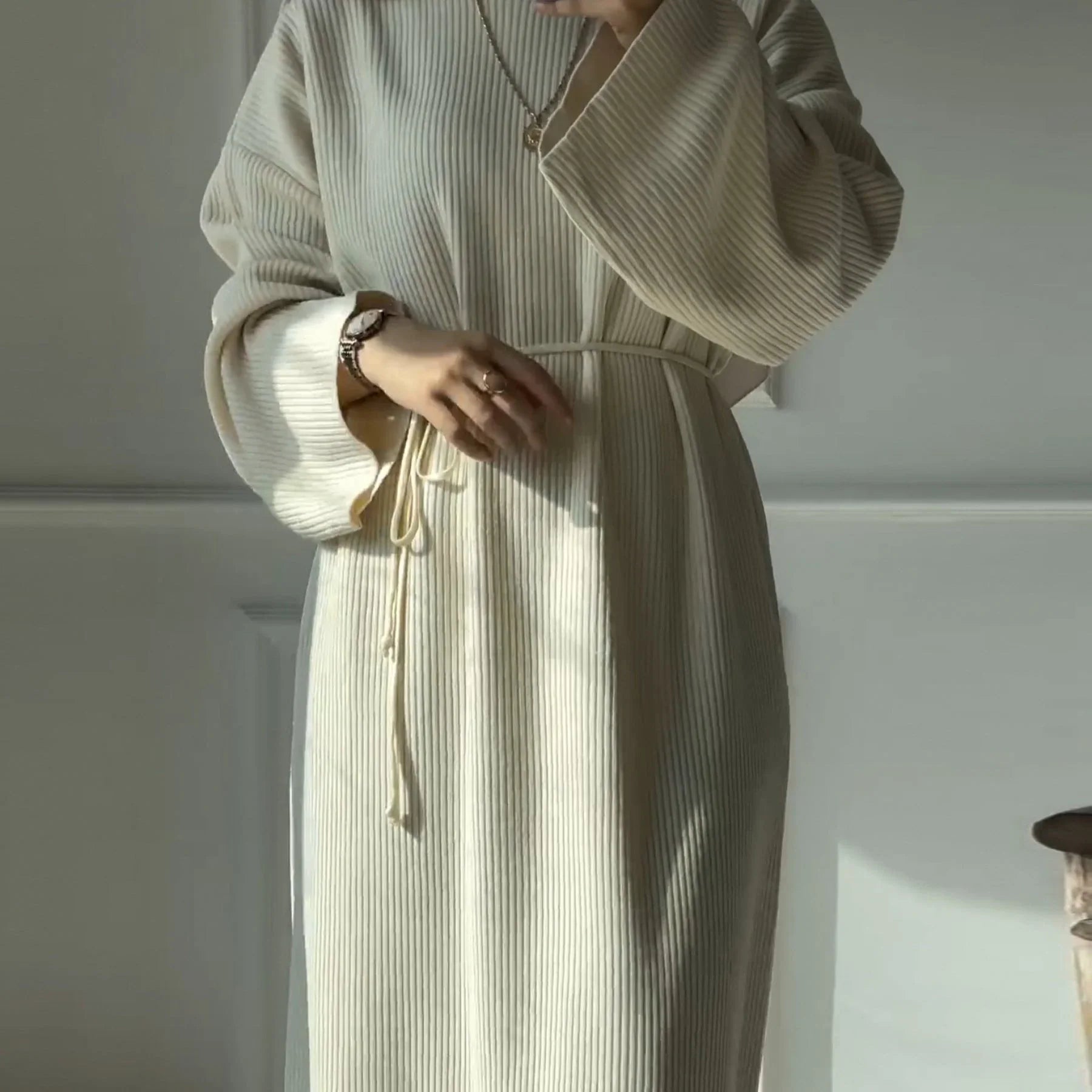LM302 Abaya Hiver Nervurée avec Ceinture – Robe Modeste Manches Longues pour Femmes