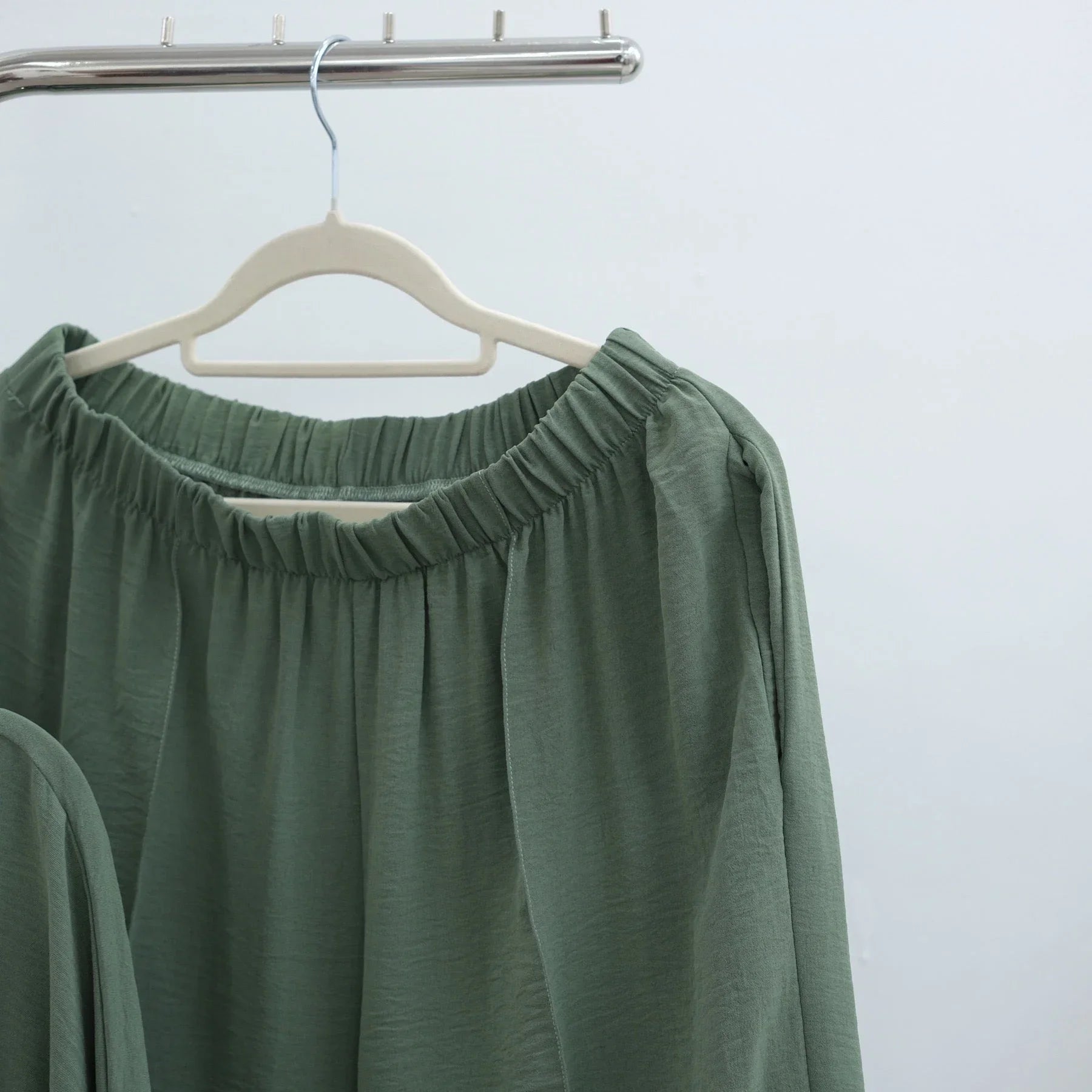 LM307 Ensemble Deux Pièces Soie Glacée – Tunique Peplum & Pantalon Large Tenue Modeste